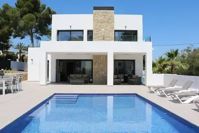 Villa neuve moderne, 5 chambres, piscine, vue mer