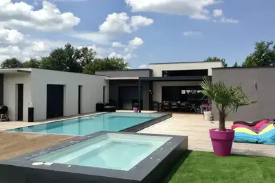 Image de Villa d’architecte 250m2 / piscine / Médoc - Bordeaux