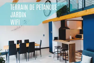 Image de Superbe maison rénovée - Jardin - terrain de pétanque - cuisine d'été