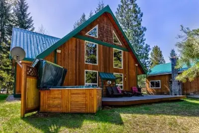 Vues magnifiques sur la rivière, 8 personnes, 3 chambres, 3 1/2 salles de bain et bain à remous