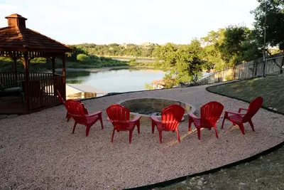 Image de Hill Country Lake House on Lake Travis, Lake Front w/Private Dock