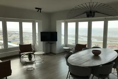 Image de Nouvel appartement avec vue superbe sur la mer, la plage et la digue