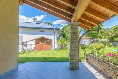 Image de Agréable appartement avec Wifi, bain à remous, Tv, terrasse, animaux admis et parking