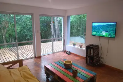 Image de maison dans les bois
