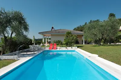 Image de Magnifique maison de vacances privée pour 6 personnes avec piscine privée, Wifi, Tv et terrasse
