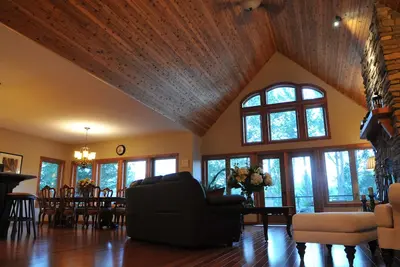 Image de Saison de neige: profitez des pentes de ski voisines Fernie, Kimberly ou Fernie en motoneige!