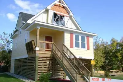 Image de Chalet confortable 3br sur le côté sonore près de la plage