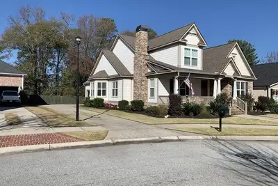 Image de Location de maîtres récemment rénovée de 5 chambres