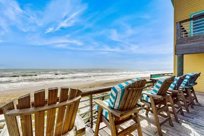 Image de Belle maison avec plusieurs balcons et superbes vues - près de la plage!