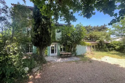 Maison en pierre proche du centre ville