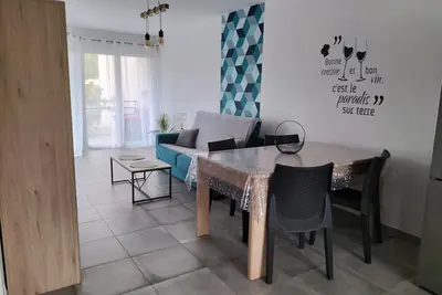 Image de Charmant T2 Accès direct à la plage.