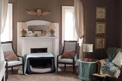 Image de Romantic Victorian home in Garland Hill Historic District