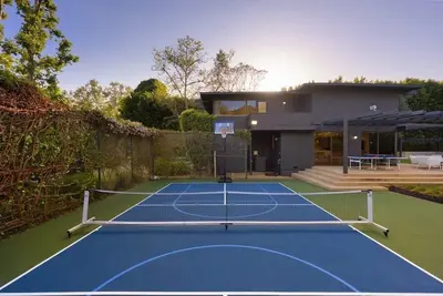 Image de Prime Location in Gated Community - Walk to Malibu Country Mart!