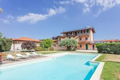 Image de Villa near Milan with swimming pool, A/C, Wifi, walk to shops