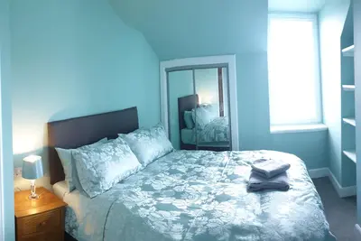 Image de Centre ville. 2 chambres doubles. Parking gratuit.