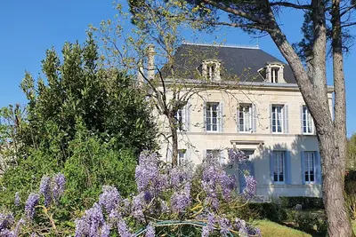 Image de Manoir dans un village, pas loin des plages atlantiques