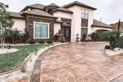 Image de Maison de luxe / piscine spacieuse McAllen, Texas