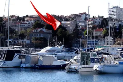 Image de Appartement près de la plage, de la marina, du club de tennis et des bons restaurants.