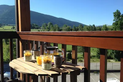 Image de Spacieux duplex dans les Alpes françaises avec balcon orienté sud dans un village animé