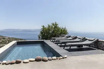 Image de Seaview villa schinias, est une propriété moderne et minimale avec une vue imprenable!