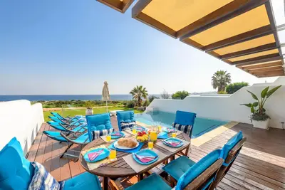 Villa Nausica - Charming Protaras Centre Getaway