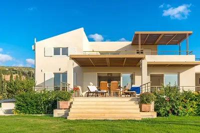 Image de Legrena Beach Villa à Sounio (à quelques mètres d'une plage de sable calme)