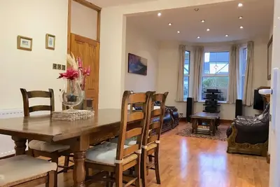 Image de 5 chambres en bord de mer à domicile 10 personnes