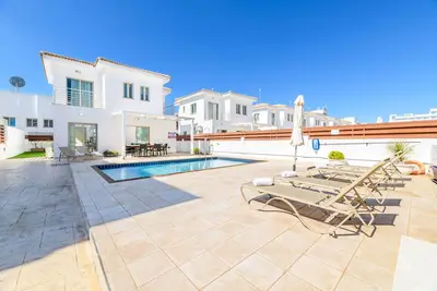 Sunrise Bay Villa #6 - Charming Protaras Centre Getaway