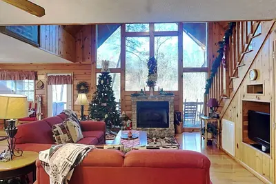 Image de Mist Mountain, 2 chambres, 6 couchages, billard, Animaux acceptés, piscine intérieure