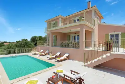 Image de Villa Nikolas - Cette villa spacieuse comprend une piscine privée, Wi-Fi et vue sur la mer