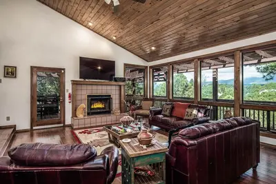 Image de Christi et Don's Nuthouse, 5 chambres, 10 personnes, Animaux acceptés, Billard