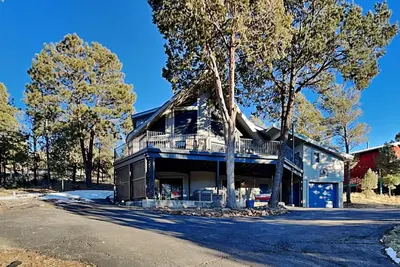 Image de Gray Wolf Lodge, 4 chambres à coucher, bain à remous, vue sur la montagne, table de billard, 9 personnes