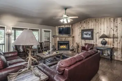 Image de Bogie, 5 chambres, table de billard, bain à remous, WiFi, 12 personnes