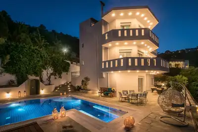 Image de Villa de luxe Artemis<br>Winedarkseavillas