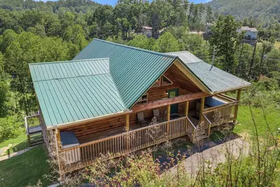 Image de Emily's Hideaway, 4 chambres, vue sur la montagne, bain à remous, WiFi, arcade, pour 11 personnes