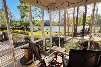 Image de 5br 3. 5ba Lakefront Home, 3 Miles to Augusta National