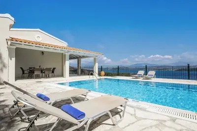 Image de Villa Zeus - À distance de marche de la plage, vue imprenable sur la mer et a Wi-Fi
