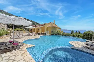 Image de Villa Sivilla - Piscine à débordement privée comprenant Wi-Fi, un barbecue et une vue magnifique sur la mer