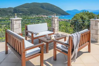 Image de Villa Ponti - Location De Voiture Gratuite! Piscine privée, Wi-Fi & A / C ainsi que de belles vues sur la mer