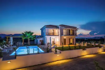 Image de Villa Orchard - Cette villa moderne comprend une piscine privée, un balcon et Wifi
