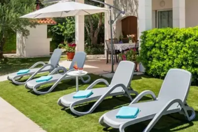 Image de Appartement familial de luxe avec piscine privée, à 10 minutes en voiture du centre de Split
