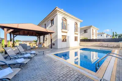 Hann's Villa - Charming Kapparis Getaway