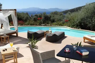 Image de Villa Accès Mer - Offre Septembre 15% de Rabais - Amapola Villas - Agapi