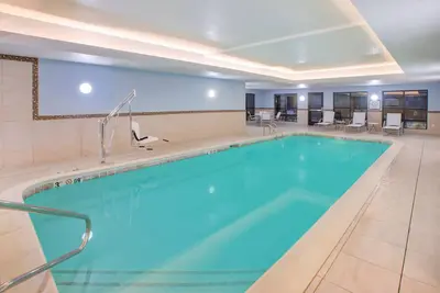 Image de Suite accessible | Petit-déjeuner quotidien gratuit, piscine intérieure + centre de remise en forme