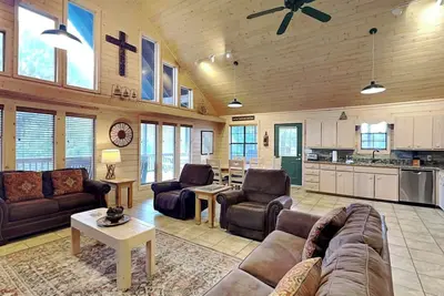 Image de Wine N Pines, 2 chambres, 6 personnes, bain à remous, cheminée, télévision à écran plat