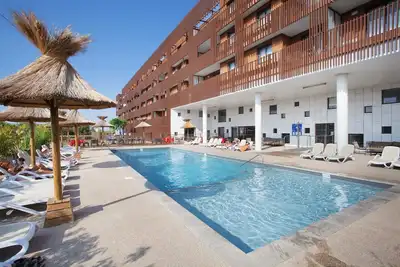 Image de Appart Moderne Près de la Plage | Accès Salle de Fitness + Sauna