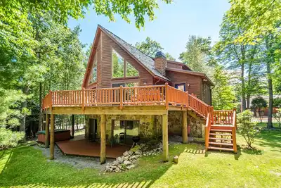 Image de Connexion de la rue principale: Ski In / Ski Out Chalet w / in 5 Minutes of Lake Activities