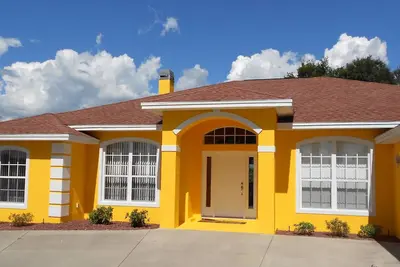 Image de Nouvelle Liste! Débordant avec Sunshine Pool Home S & G