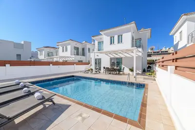 Sunrise Bay Villa #4 - Charming Protaras Centre Getaway