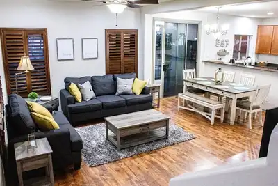 Image de Cozy and Clean • Pet-Friendly Family Retreat • Newly Remodeled • Community Pool